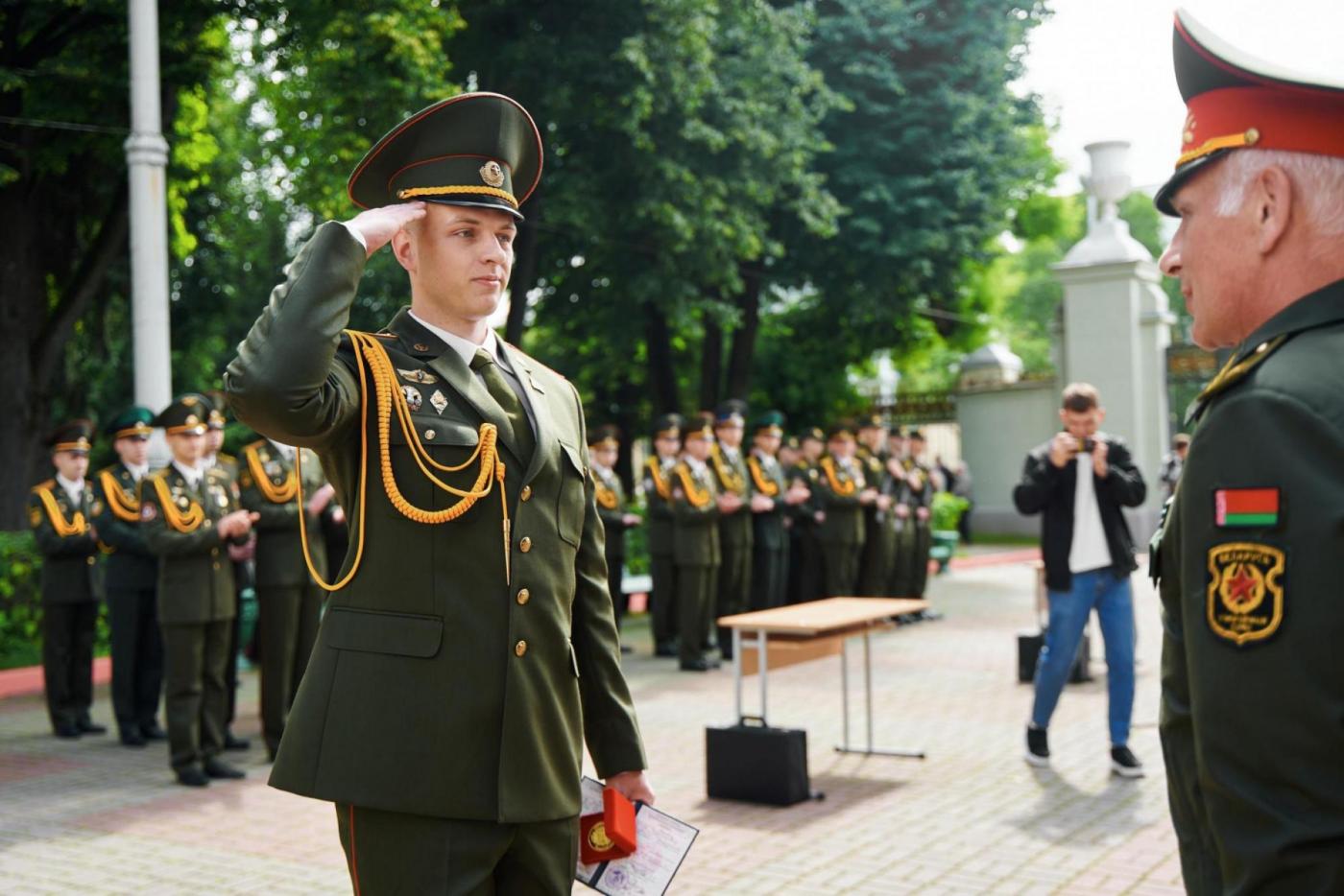 Выпускникам ВТФ вручили дипломы